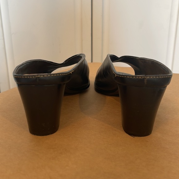 “Liz Claiborne”, black leather mule heels, size 9, barely worn. Chic! - Picture 3 of 8